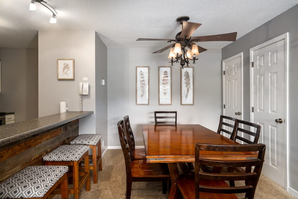 Dining Area and Bar