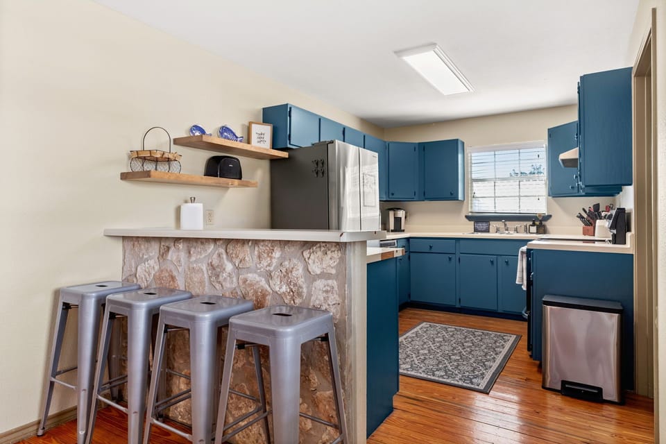 Full kitchen