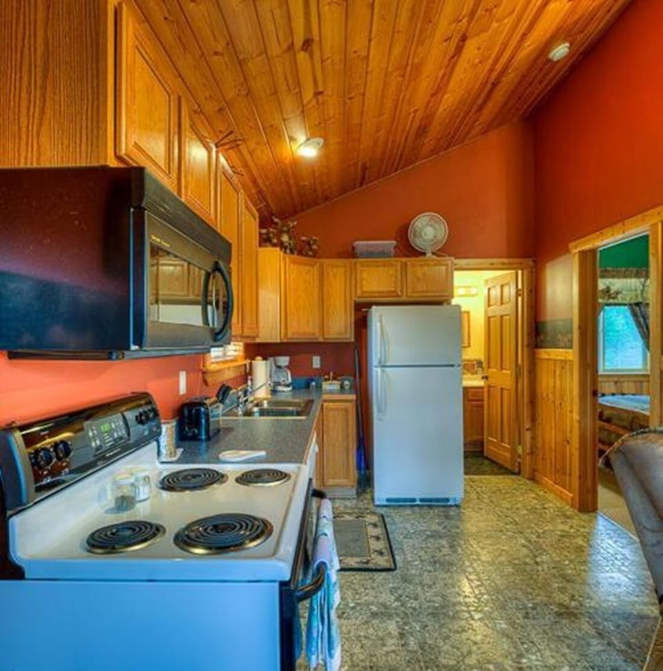 Full kitchen