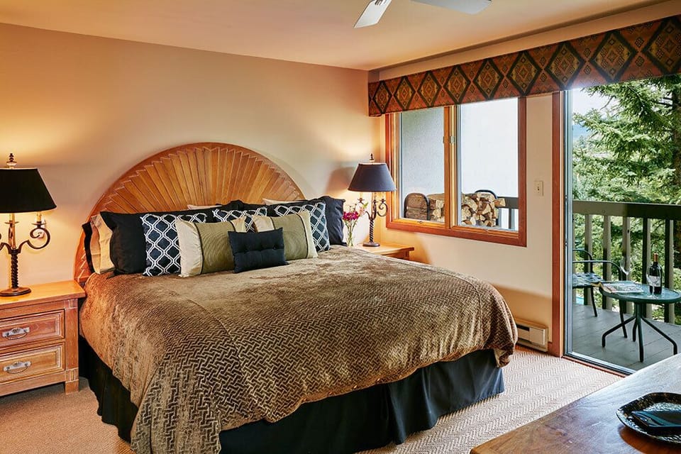Master bedroom with king size bed and plasma tv