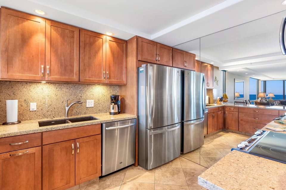 Fully equipped gourmet kitchen