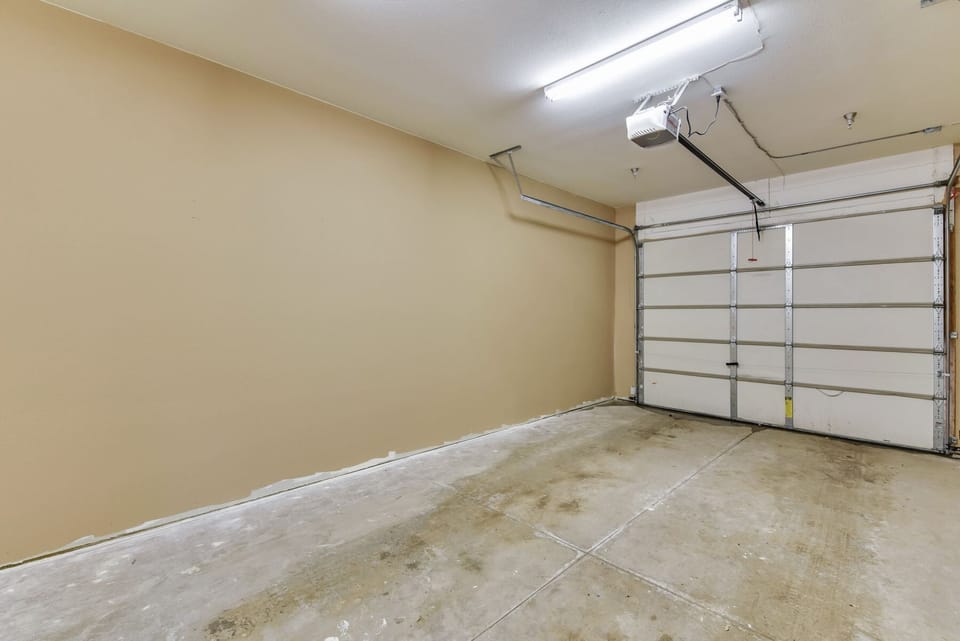 Main Level Garage (1 Car)