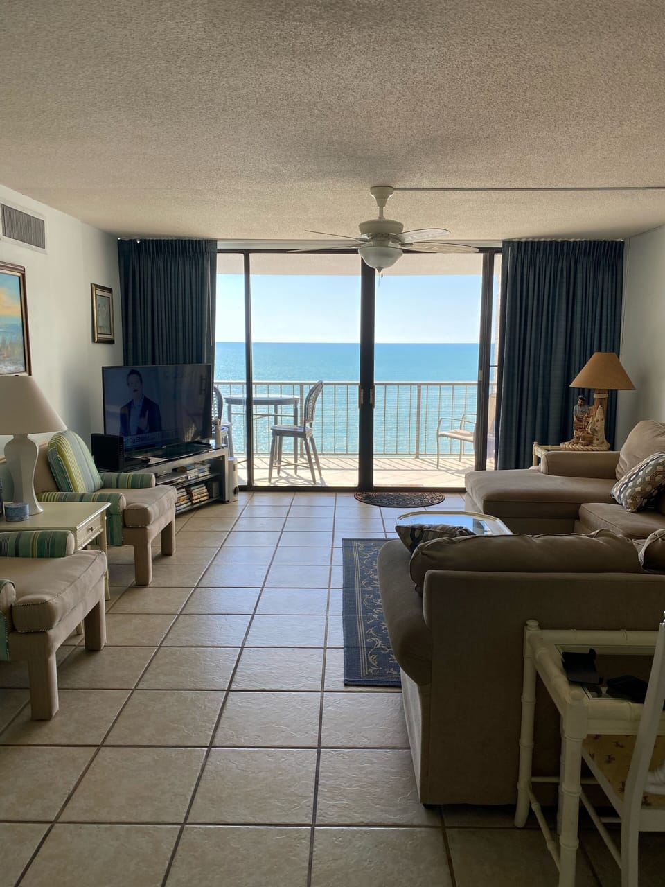 Tile floors, comfortable seating, breathtaking views of the ocean!