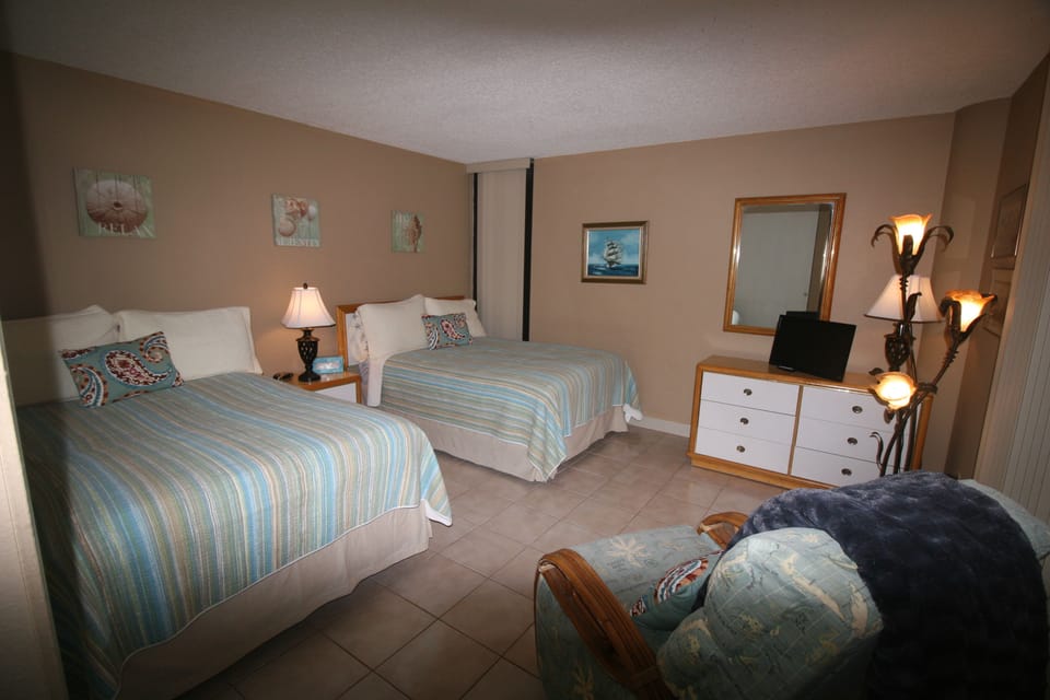Guest Bedroom- 2 Full Beds