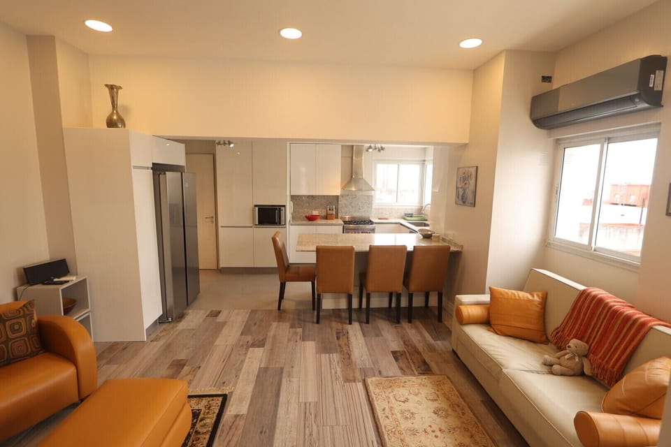 Living Room with 10ft ( 3M) ceilings