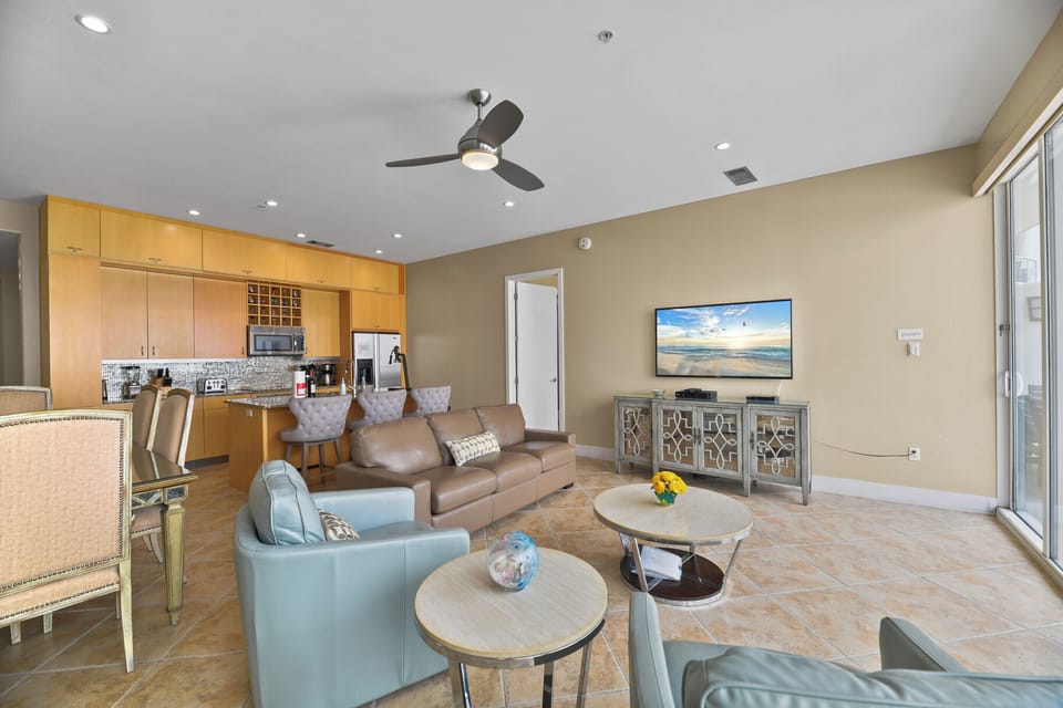 Spacious living room