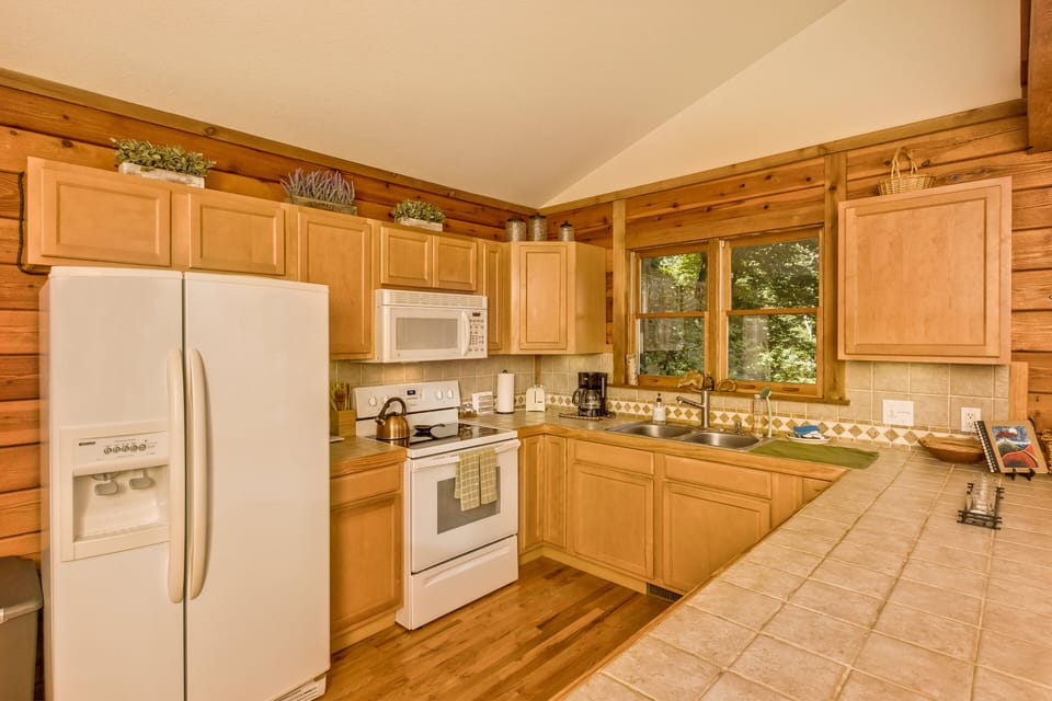 Chef's kitchen fully stocked