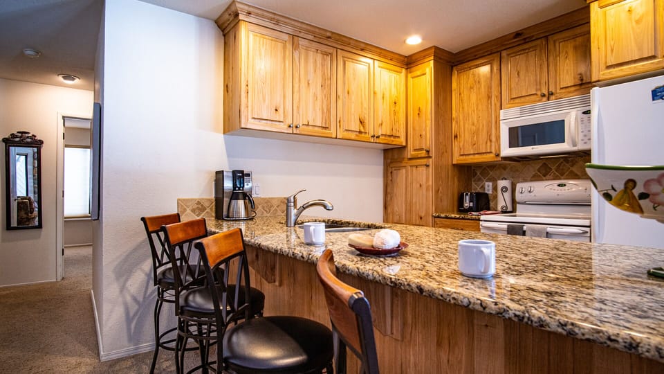 Breakfast Bar for 4