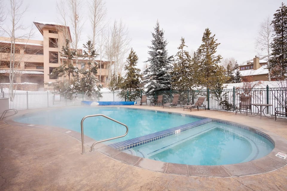 Pool Winter