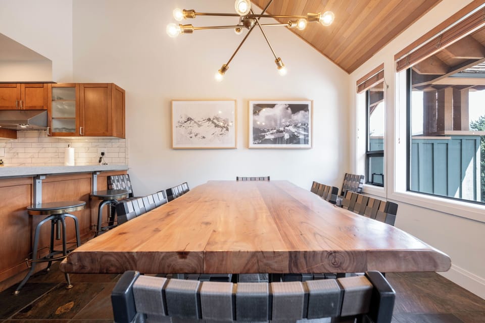 All rooms have great natural lighting.  