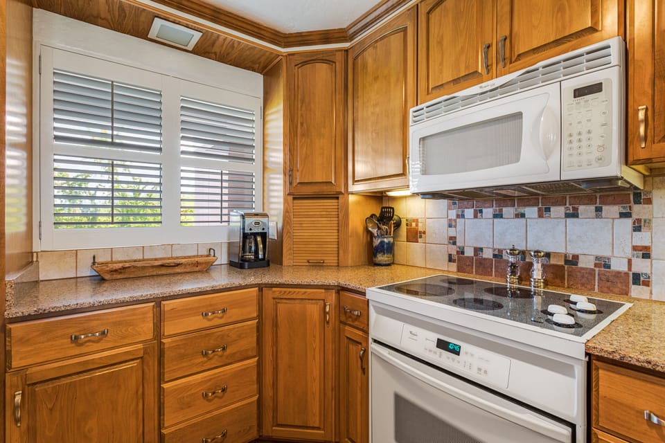 Fully equipped kitchen. Spices, Oils & More! 
