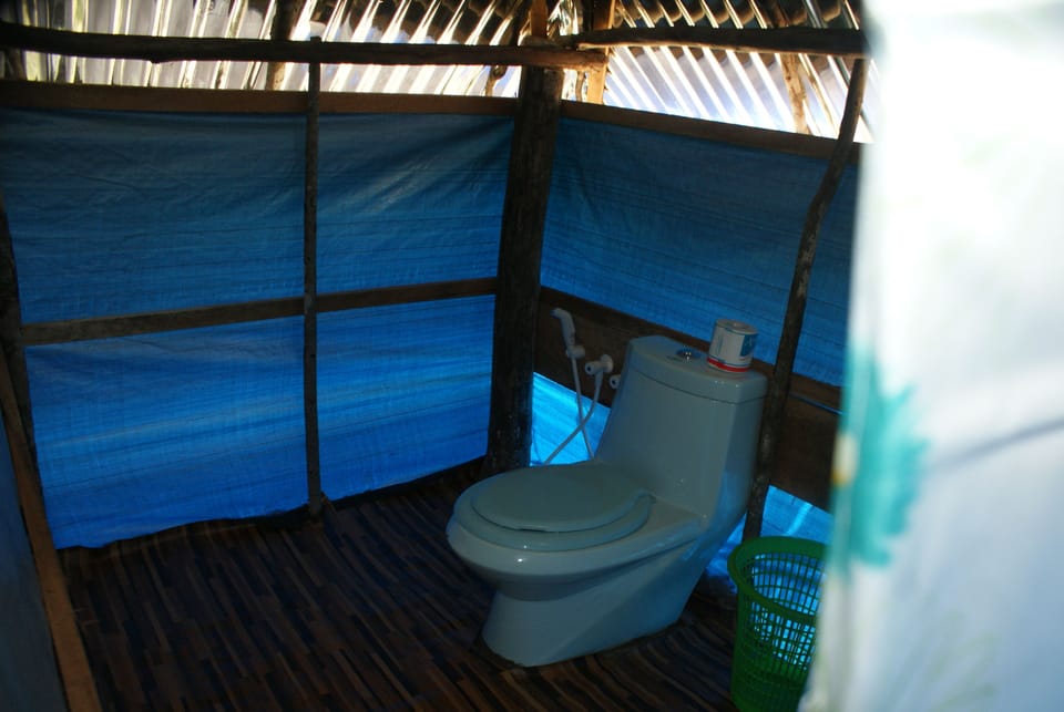 Basic Tent, 1 Bedroom, Lake View, Lakeside | Bathroom | Shower, free toiletries