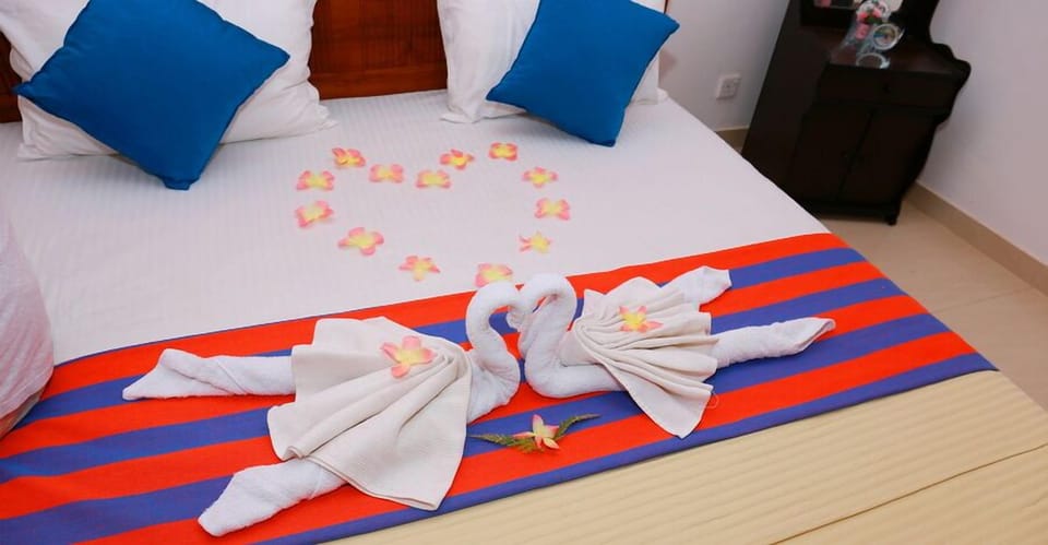 Basic Double Room, 1 King Bed | Desk, soundproofing, iron/ironing board, free WiFi
