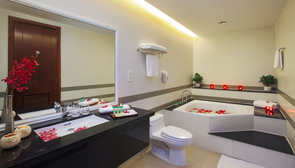 Suite | Bathroom | Rainfall showerhead, free toiletries, hair dryer, slippers