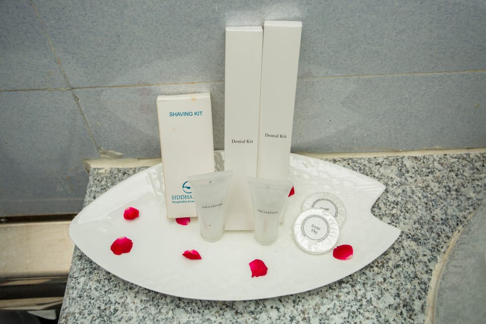 Shower, free toiletries, towels