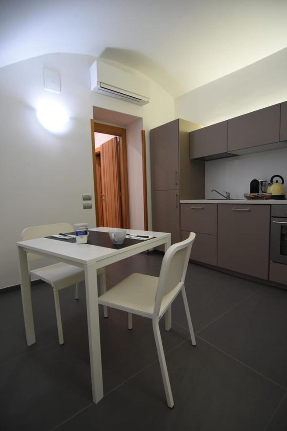 Shared fridge, microwave, stovetop, cookware/dishes/utensils