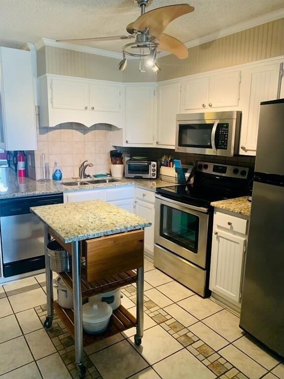Condo, 2 Bedrooms | Private kitchen | Full-size fridge, microwave, oven, stovetop