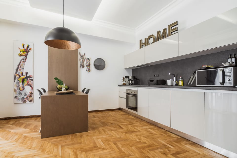 Executive Apartment, 1 Queen Bed with Sofa bed, Balcony | Private kitchen | Full-size fridge, microwave, oven, stovetop