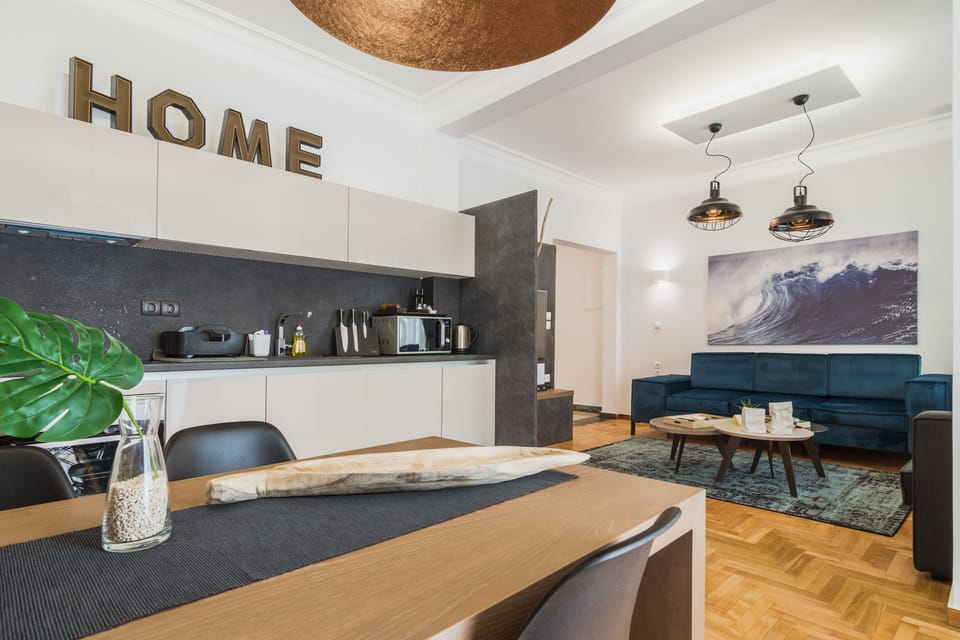 Executive Apartment, 1 Queen Bed with Sofa bed, Balcony | Private kitchen | Full-size fridge, microwave, oven, stovetop