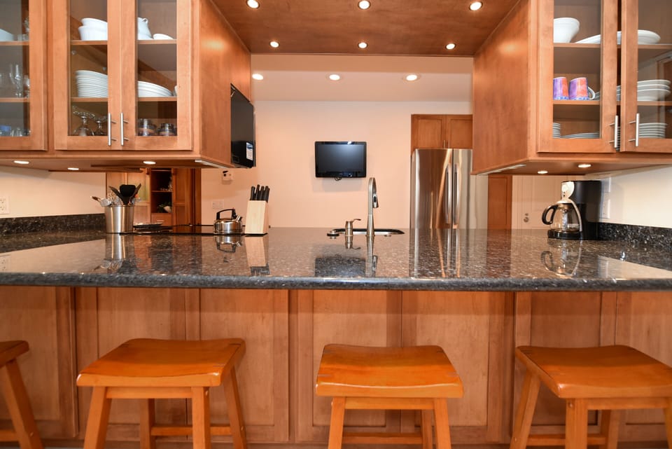 Condo, 1 Bedroom | Private kitchen | Microwave, coffee/tea maker, toaster