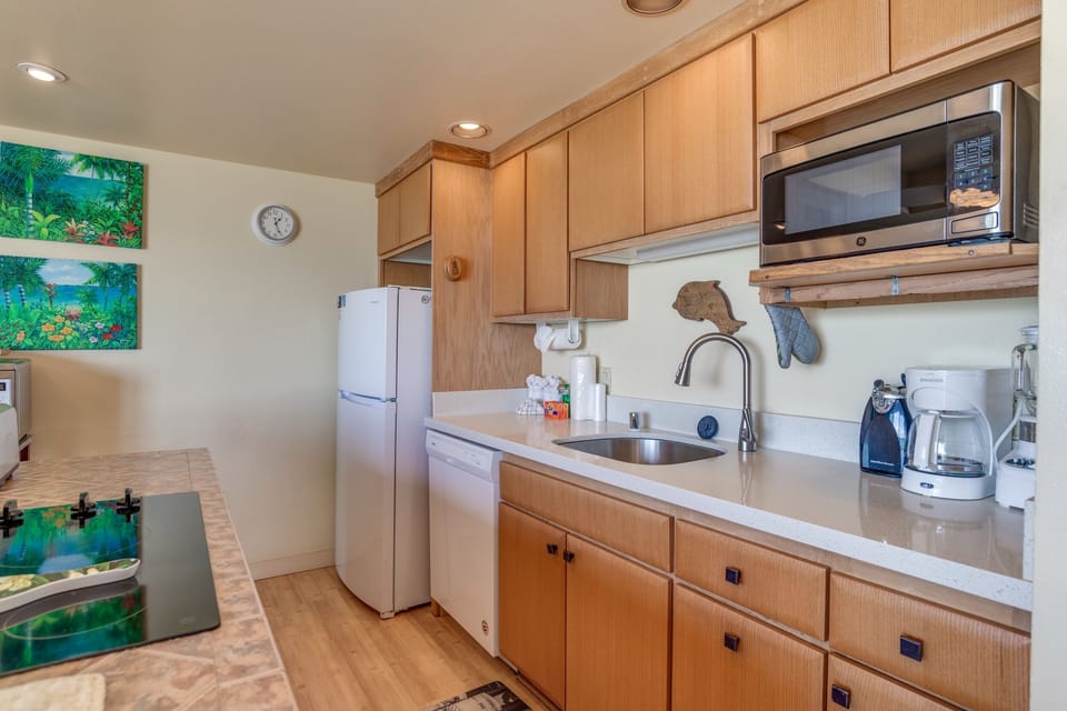 Condo, 2 Bedrooms | Private kitchen | Fridge, microwave, oven, coffee/tea maker