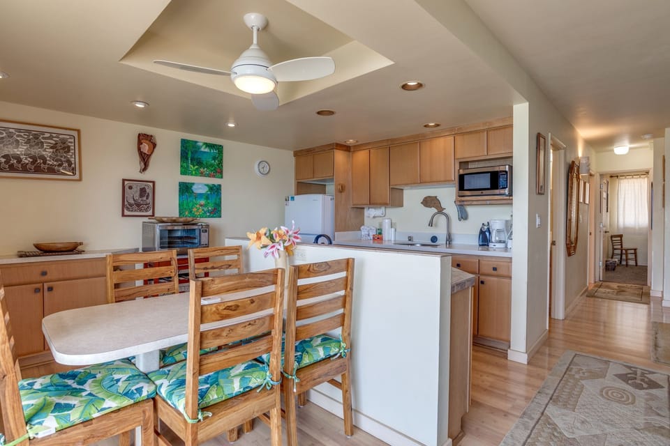 Condo, 2 Bedrooms | Private kitchen | Fridge, microwave, oven, coffee/tea maker