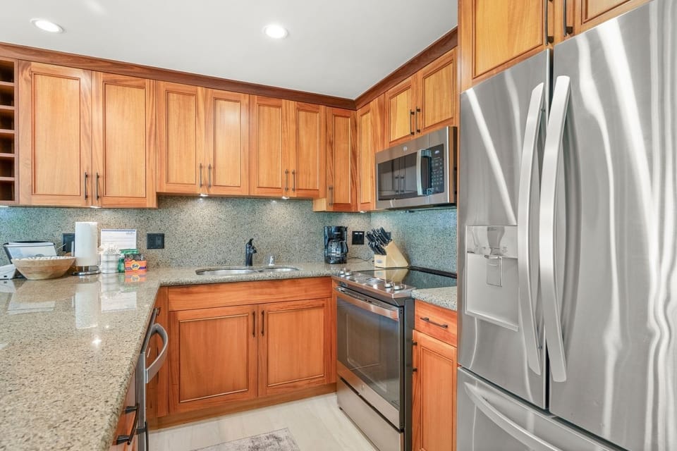 Condo, 2 Bedrooms | Private kitchen | Fridge, microwave, oven, coffee/tea maker