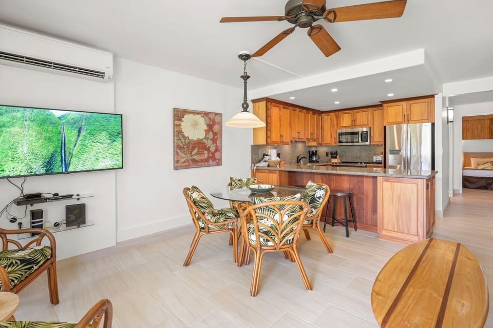 Condo, 2 Bedrooms | Private kitchen | Fridge, microwave, oven, coffee/tea maker