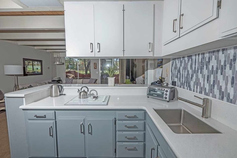 Condo, 1 Bedroom | Private kitchen | Full-size fridge, microwave, stovetop, dishwasher
