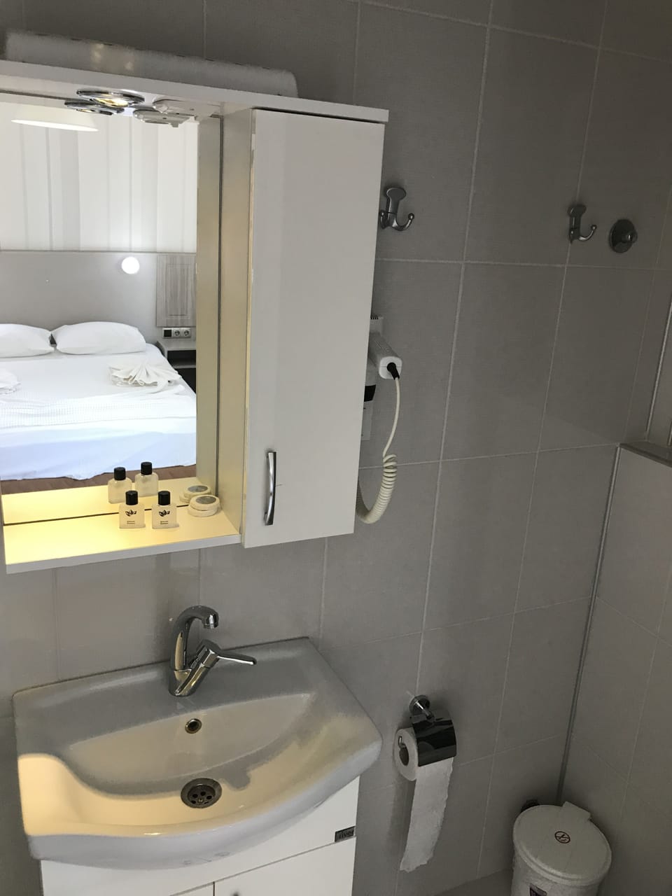 Triple Room | Bathroom | Shower, free toiletries, hair dryer, towels