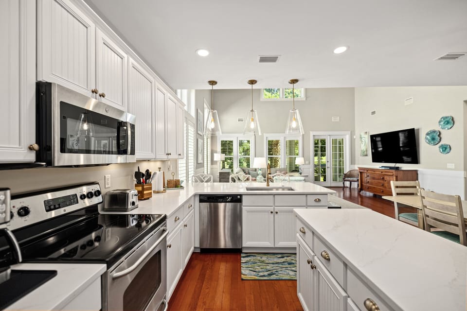 House, 3 Bedrooms | Private kitchen | Fridge, microwave, oven, dishwasher