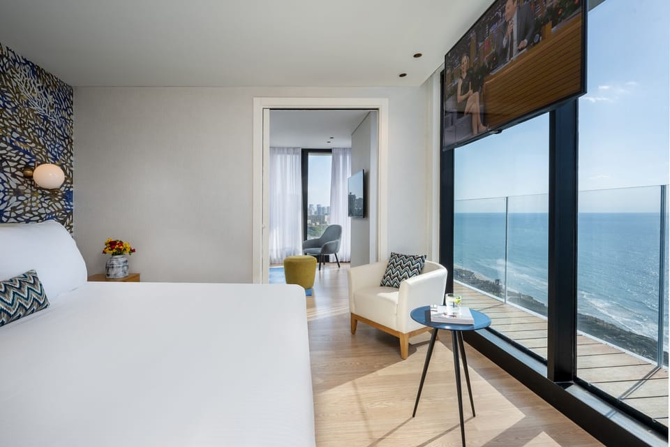 Executive Suite, 1 Bedroom, Balcony, Sea View | Minibar, in-room safe, desk, soundproofing