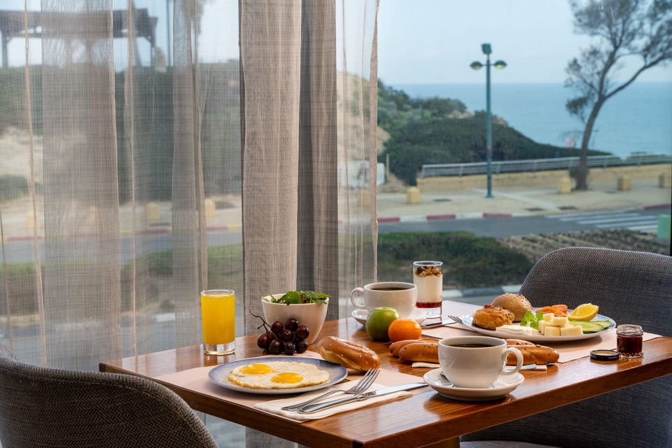 Daily buffet breakfast for a fee
