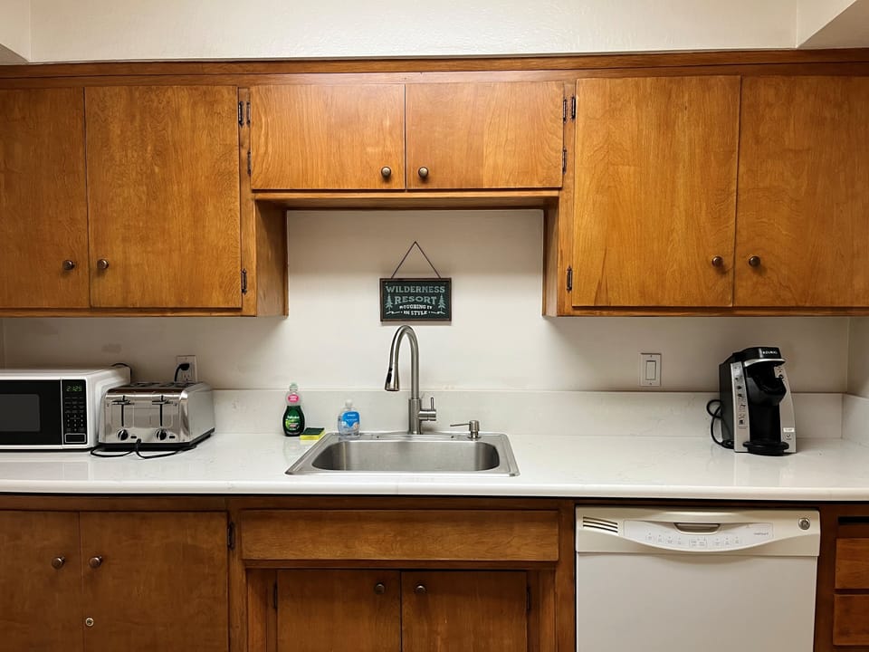 Condo, 3 Bedrooms | Private kitchen | Fridge, microwave, oven, coffee/tea maker