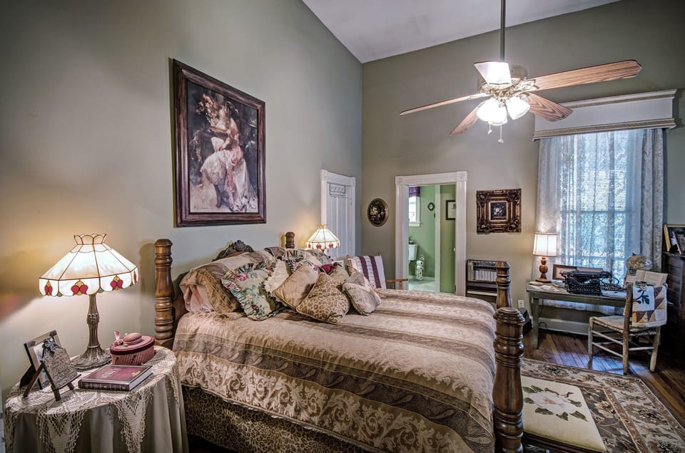 Traditional Room, 1 Queen Bed, Private Bathroom, Hill View | 1 bedroom, blackout drapes, iron/ironing board, bed sheets