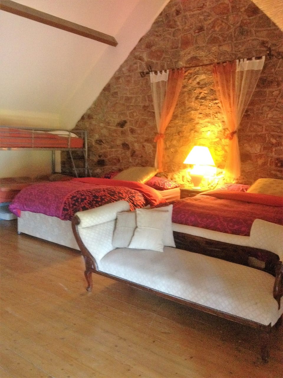 Master bedroom en suite