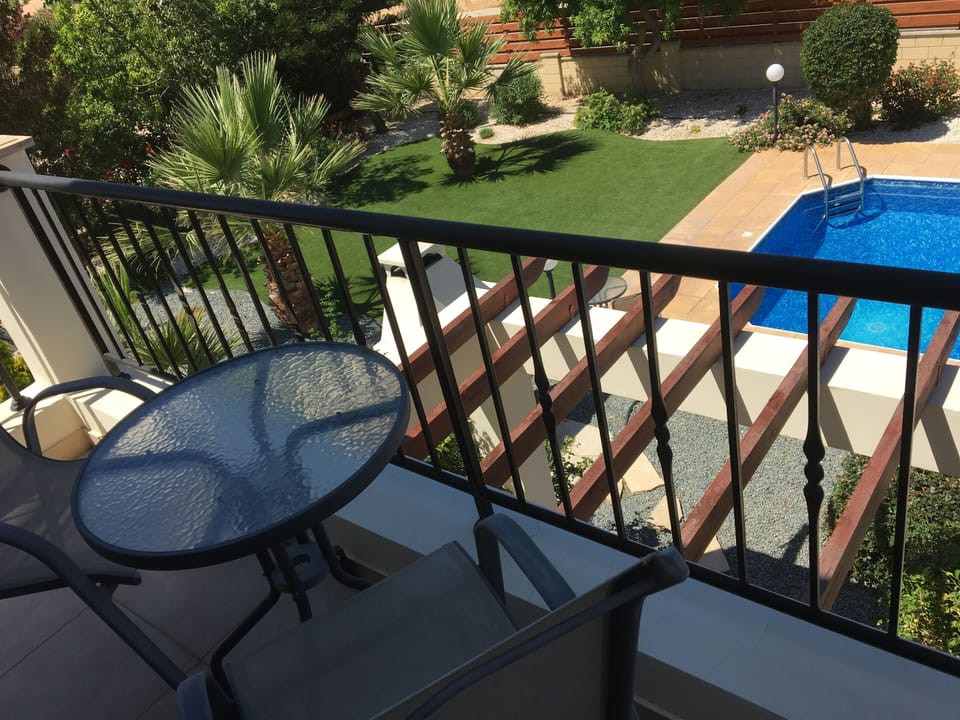 Aspect of garden from balcony