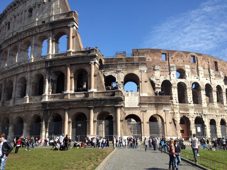 The Colosseum only 500 mts from the apartment - 1 of the 8 wonders of the World