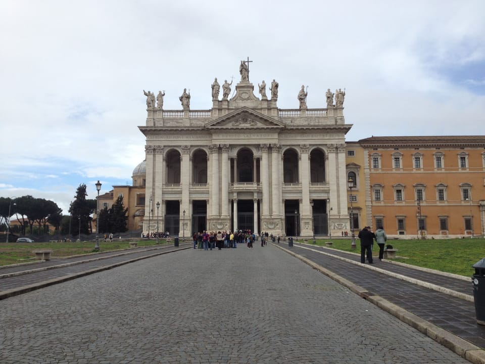 Saint John Lateran - Papal Basilica in Rome - 1km far from the apartment