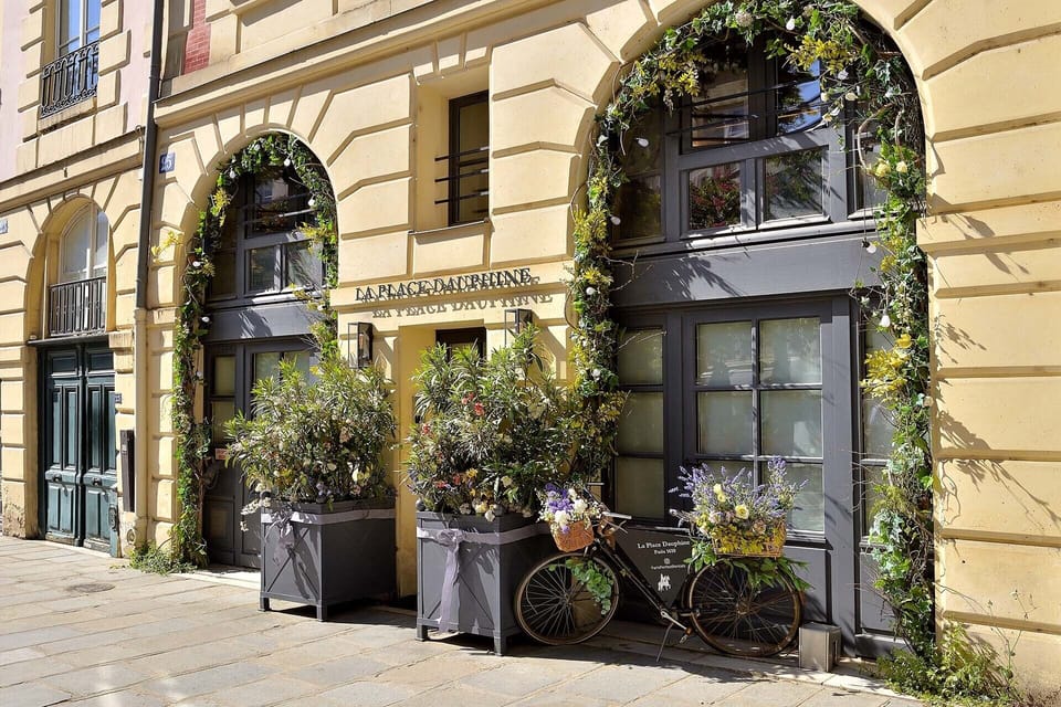 Entrance to our La Place Dauphine apartment building.