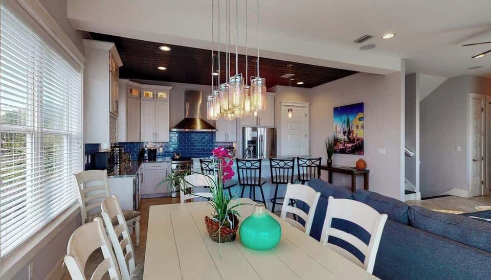 3rd  Level Floor Dining Area