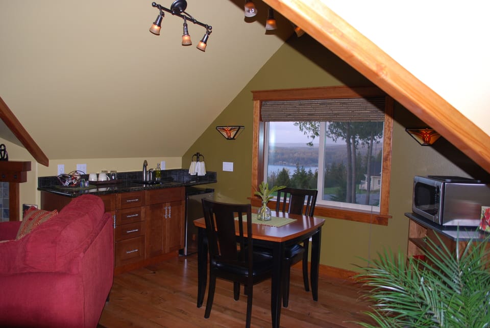 Kitchenette with all you need to make delicious meals. Views too!