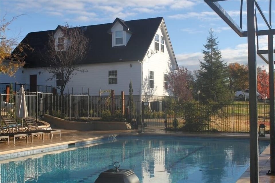 Carriage Loft, Pool and Spa.