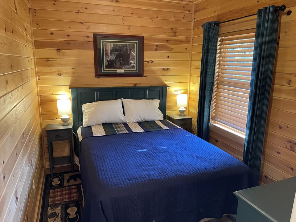 Small Queen Bedroom (Basement)