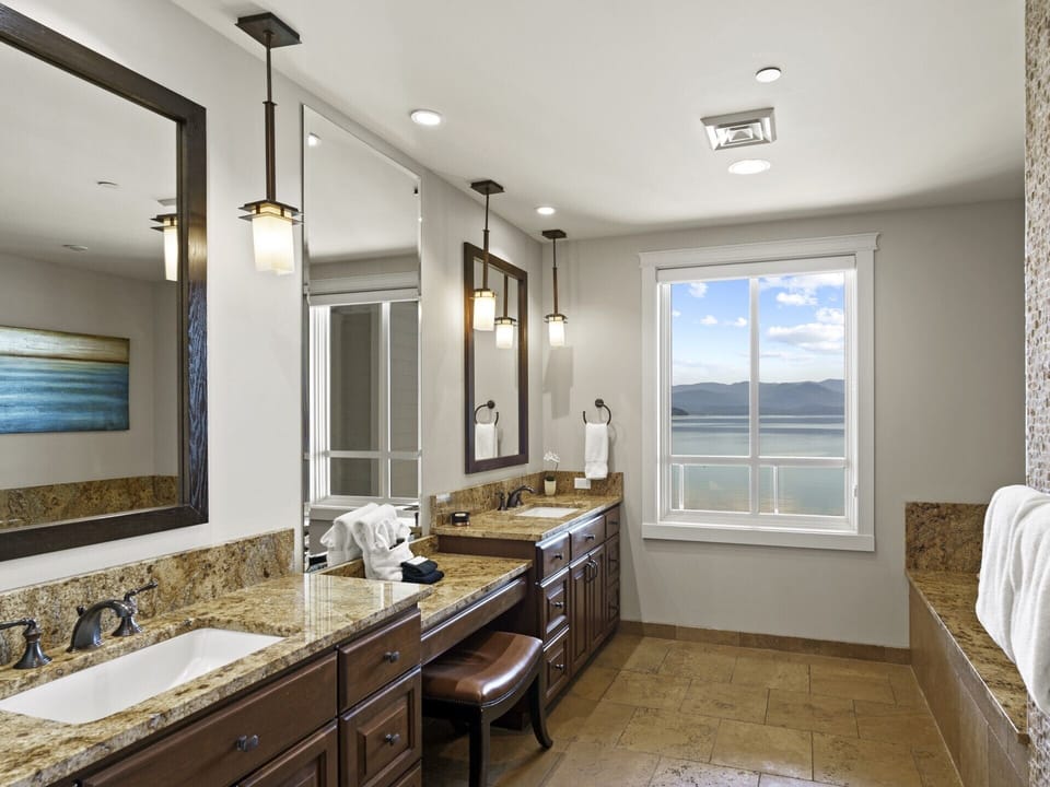 Townhome 508 - Master Bath with dual Vanity