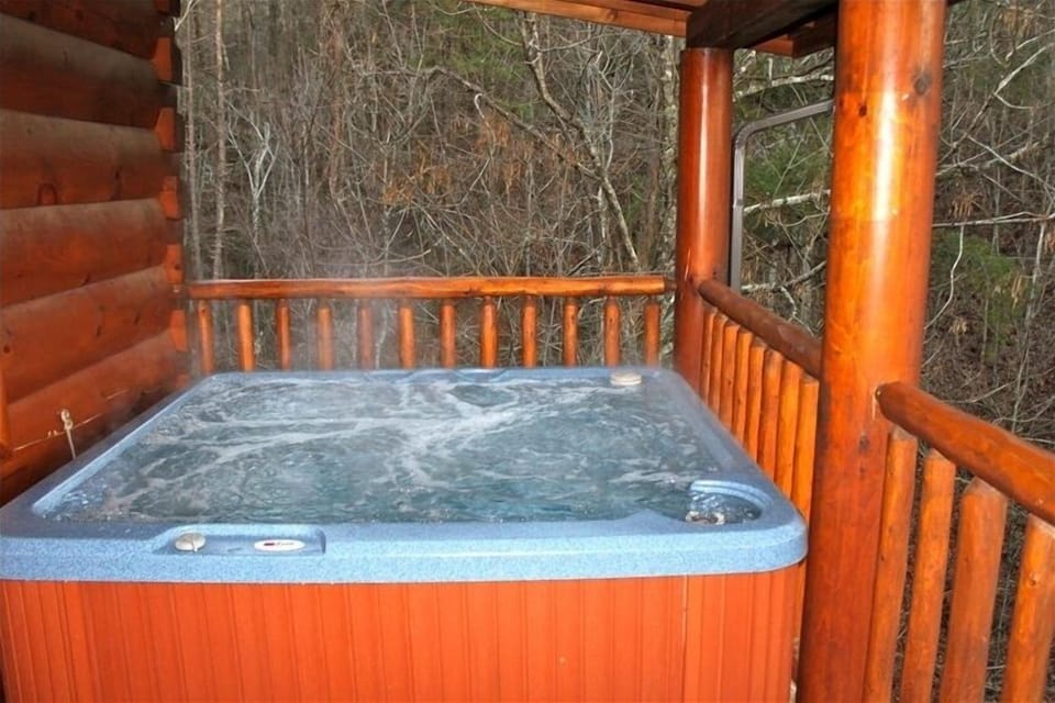 6-person whirlpool