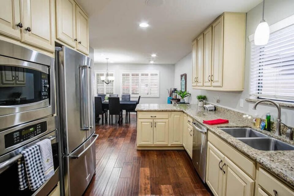 Updated Appliances and Granite Countertop