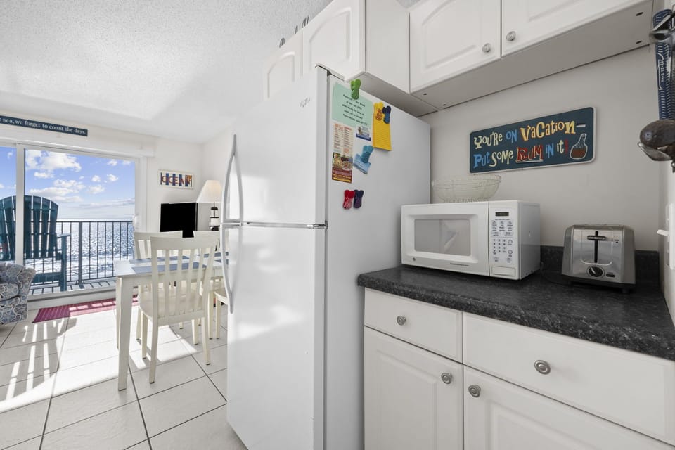 Fridge w/ice maker