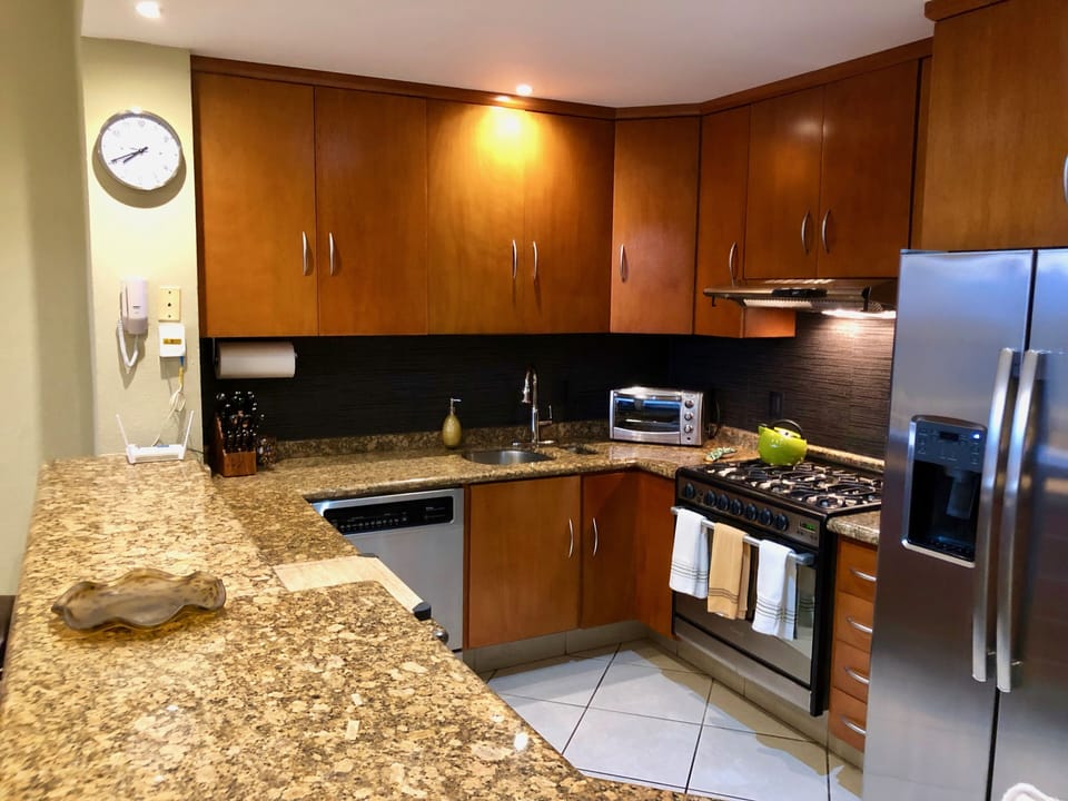 Dream Kitchen is fully Equipped for Gourmet Cooking to Simple Breakfasts