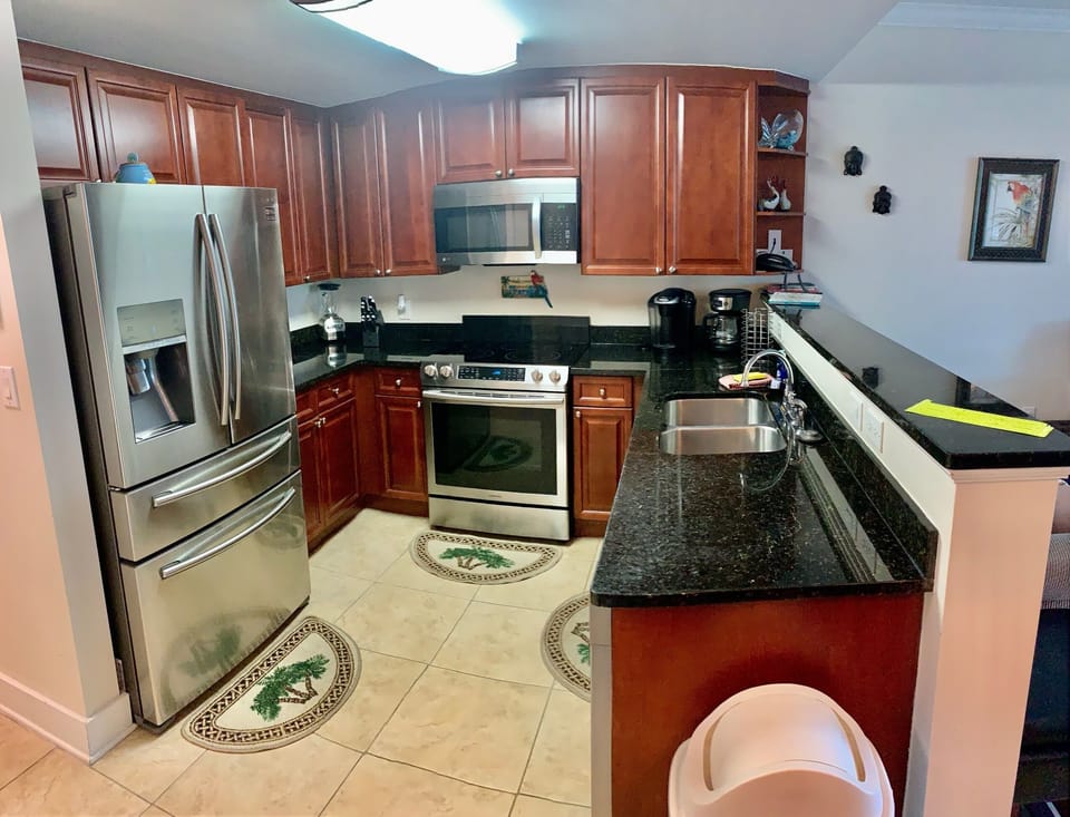 Full kitchen stainless appliances with granite Cuisinart cookware with extras!